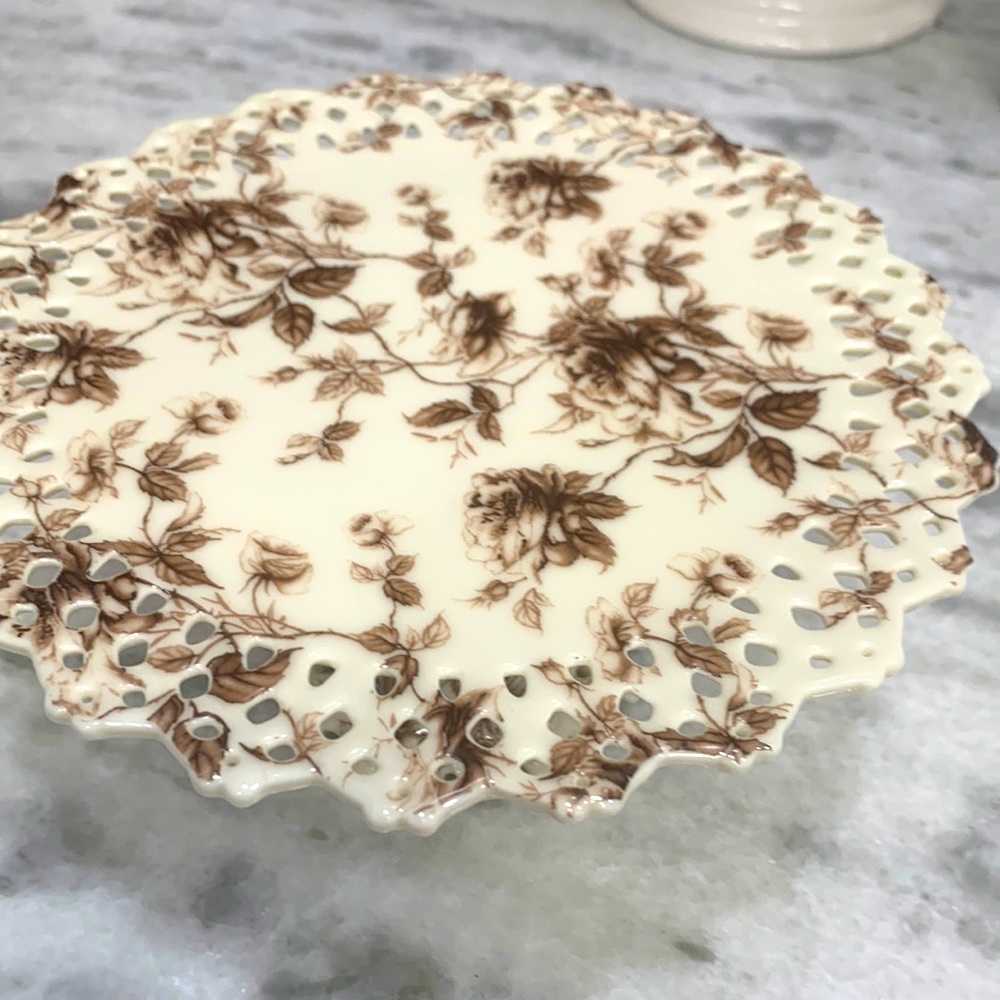 Petite cookie stand or sweets
